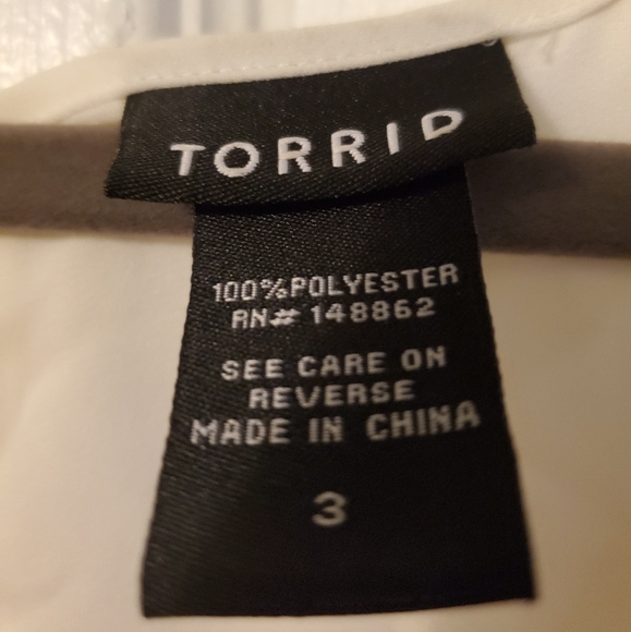 ❤ FREE WITH $60 PURCHASE Cream blouse - Picture 2 of 2